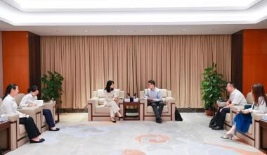 Peng Hao, a párttitkár és a Kínai Export-Import Bank Zhejiang fióktelepének elnöke ellátogatott Tongkunba kutatás céljából.