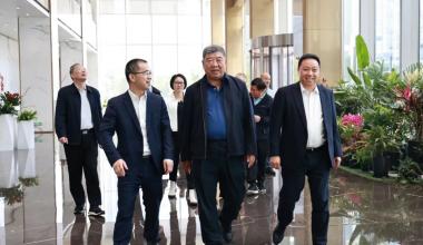 Sun Shaohua, a Kínai Jótékonysági Szövetség alelnöke Tongkunba látogat kutatás céljából